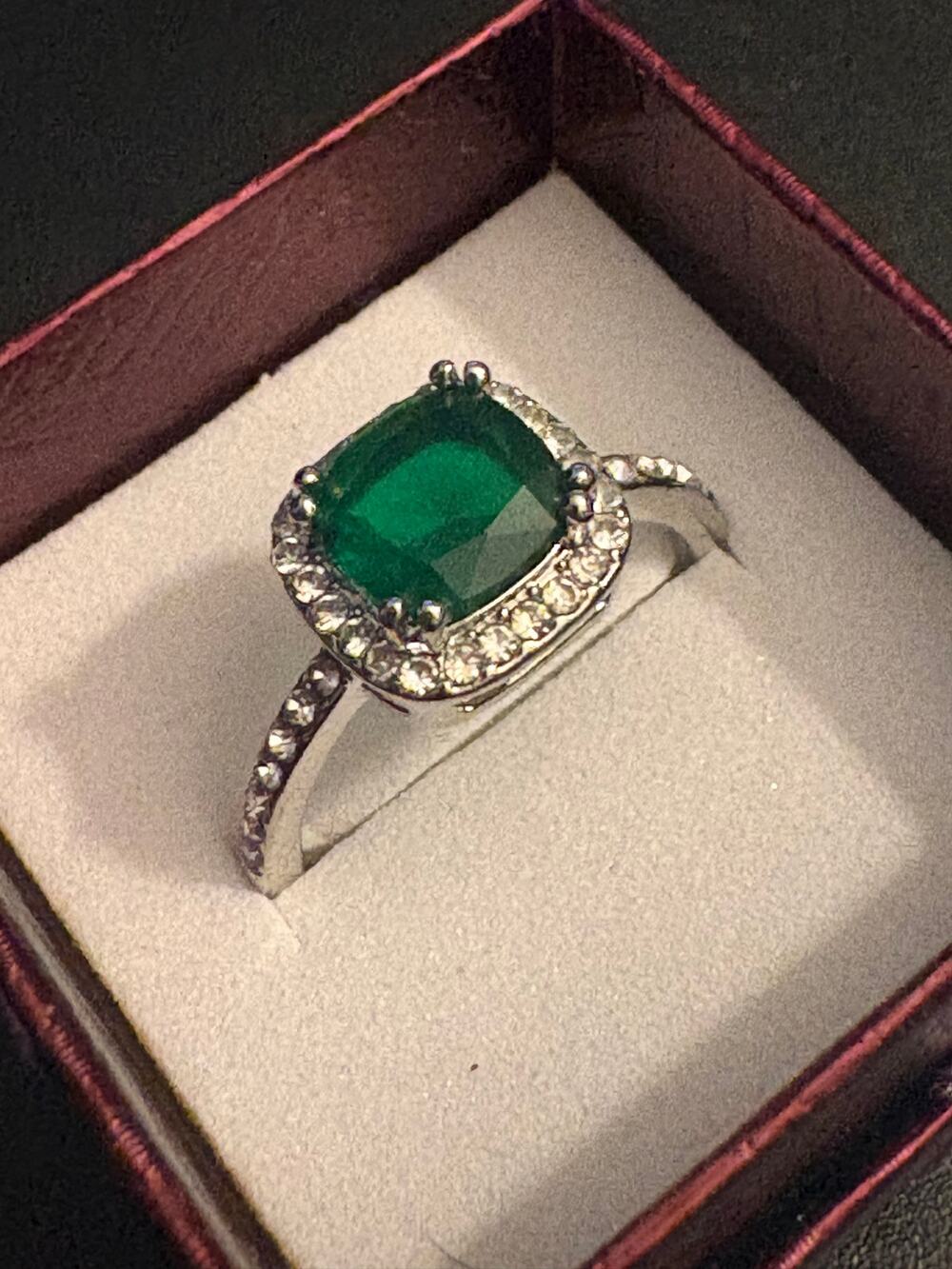 NIB Green Emerald Color Halo Ring Size 9